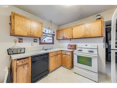 4828 SE 84th Ave, Portland, OR 97266 - photo 4