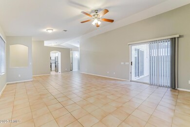 003-photo-living-room-14577913