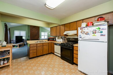 27W212 Bauer Rd, Naperville, IL 60563 - photo 2