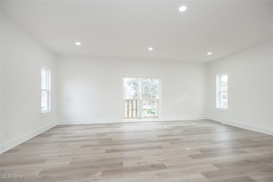 1053 Peach Blvd, Willoughby, OH 44094 - photo 3