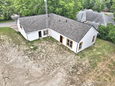 Sitting on 0.32 of an acre!