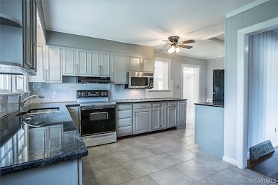 140 Oak Grove Ave, West Point, VA 23181 - photo 3