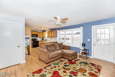 1441 13 1 2 St S, Fargo, ND 58103 - photo 4