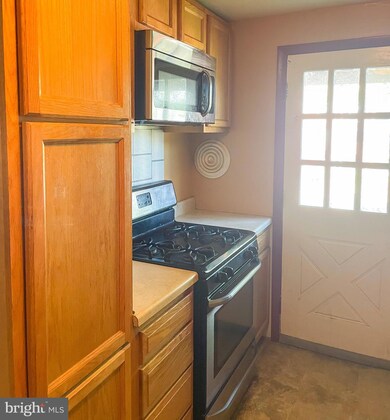 1008 Middleborough Rd, Essex, MD 21221 - photo 4