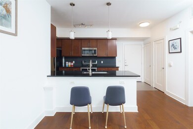 Kitchen with appliances with stainless steel fini