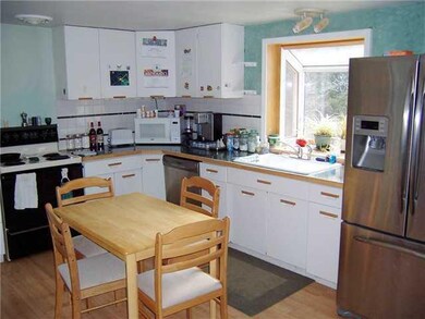 Kitchen. Kitchen with negotiable appliances.