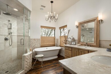 Luxurious Master Bathroom