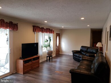 216 Greenview Ave, Reisterstown, MD 21136 - photo 4