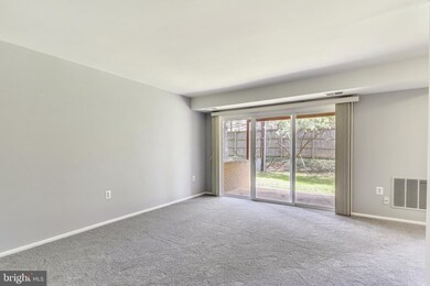 202 Park Terrace Ct SE unit 13, Vienna, VA 22180 - photo 3