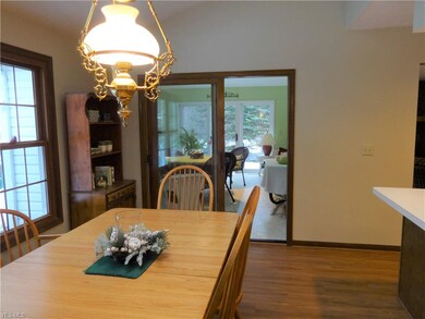 Eat-in Kitchen