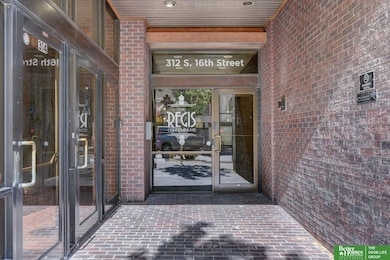 Regis unit 304, Omaha, NE 68102 - photo 4
