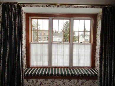 Dining Room Charming window seat in dining room - 