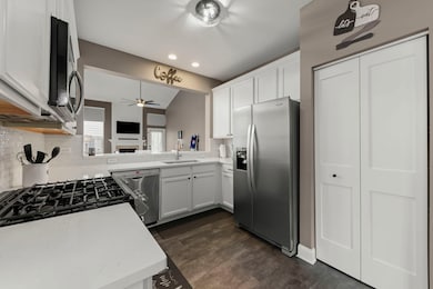 907 Bluebell Cir, Joliet, IL 60431 - photo 6