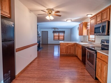 411 Eastown Dr, Wapakoneta, OH 45895 - photo 7