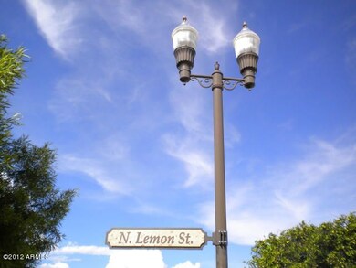 Villa Tuscano Street Lamps
