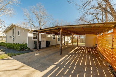 113 Shaw Ave, Fredericksburg, TX 78624 - photo 5