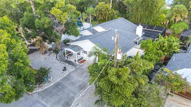 4620 Guava Ct, Sarasota, FL 34234 - photo 2