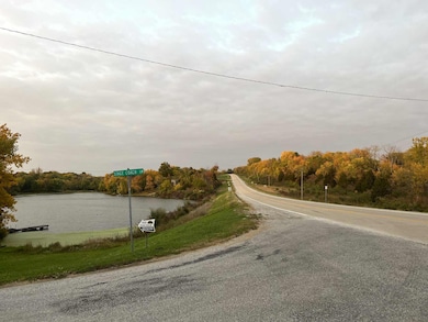 1875 Stagecoach Ln, Muscatine, IA 52761 - photo 3