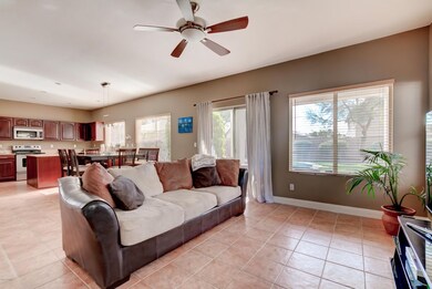 2451 W Indigo Dr-12