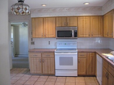 200 Mayflower Dr, Manchester, NH 03104 - photo 2