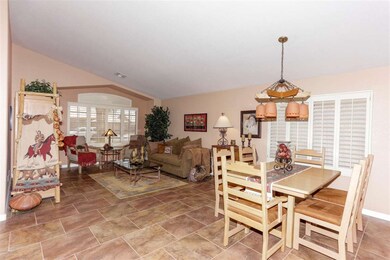Living Room / Formal Dining