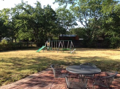 302 E Russell Ave, Bonham, TX 75418 - photo 3