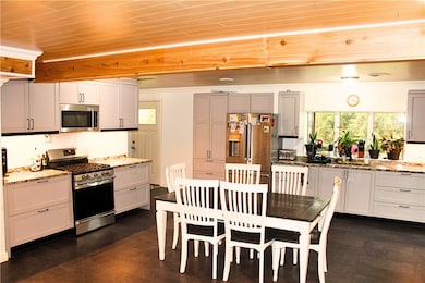 118 Twin Lakes Ln, Butler, PA 16002 - photo 2