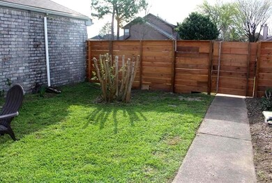 8510 Scenic Green Dr, Houston, TX 77088 - photo 3