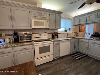 213 Medford Ct unit A, Manalapan, NJ 07726 - photo 2