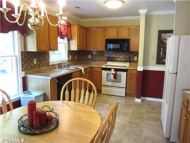 Kitchen - Extra Large Kitchen with New Counter Top