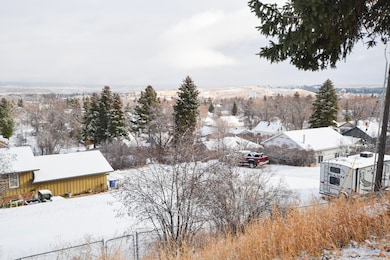 105 Hillcrest Dr, Lewistown, MT 59457 - photo 2