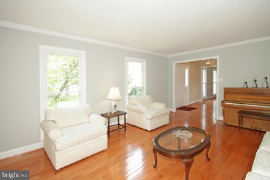 3521 Majestic Pine Ln, Fairfax, VA 22033 - photo 3