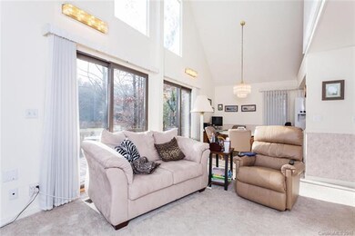 226 W Wynnbrook Dr, Hendersonville, NC 28792 - photo 3