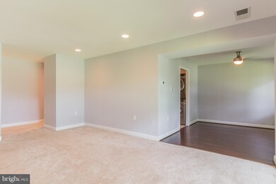 18607 Walkers Choice Rd unit 3, Montgomery Village, MD 20886 - photo 6