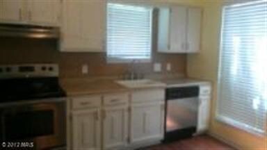 7112 Old Sandy Spring Rd, Laurel, MD 20707 - photo 4