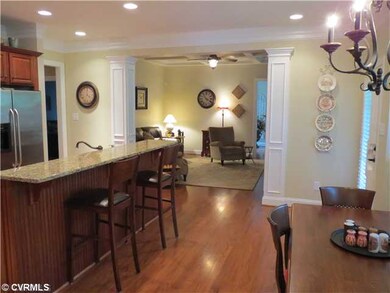 Kitchen - The family room is adjacent to the kitch