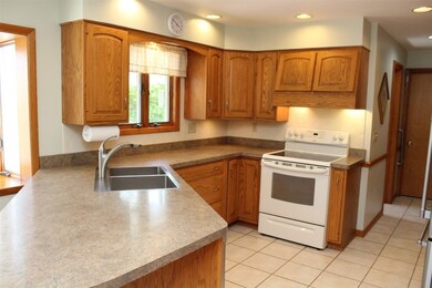 2920 Logan Dr, Erie, PA 16506 - photo 5