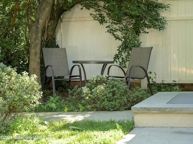 845 W Fingerboard Rd, Staten Island, NY 10305 - photo 5