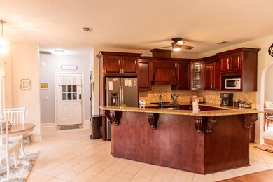 703 Newton Dr, Adel, GA 31620 - photo 3