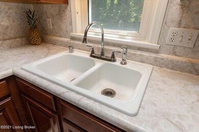 8504 Mar Vista Ct, Louisville, KY 40219 - photo 5