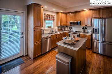Kitchen: All New Appliances