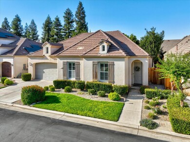 43 W Everglade Ave, Clovis, CA 93619 - photo 4