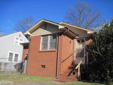 401 Gilmer Cir, Reidsville, NC 27320 - photo 2