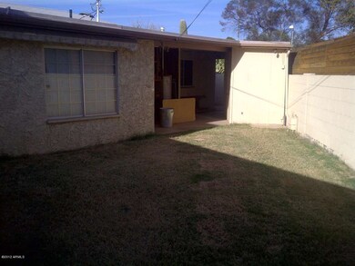 BACKYARD AWITH COVERED PATIO