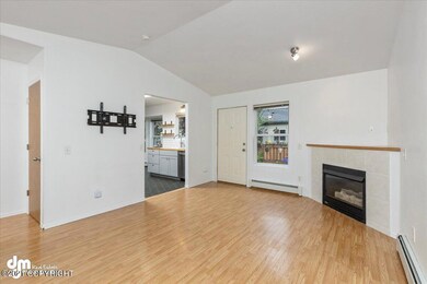 04-Living Room 20210712-DW-2877