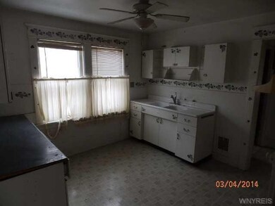 185 Crystal Ave, Buffalo, NY 14220 - photo 3