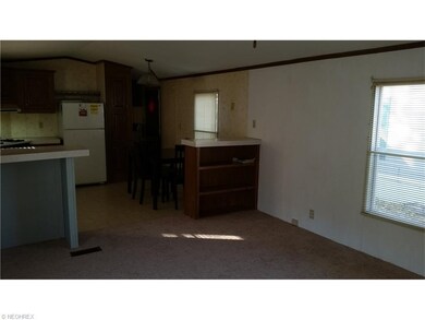 Nice open floor plan with eat in kitchen..