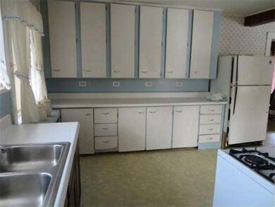 11 S High St, Turners Falls, MA 01376 - photo 6