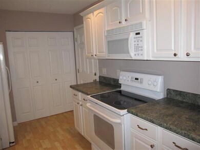 4503 N Thornhill Dr unit 101C, Peoria, IL 61615 - photo 3