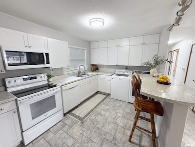 1336 W 38th Place, Davenport, IA 52806 - photo 6